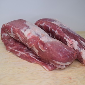 国産の豚ヒレが２本並んでいる