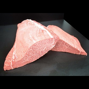 三角形をした和牛三角バラはカルビ材で使用